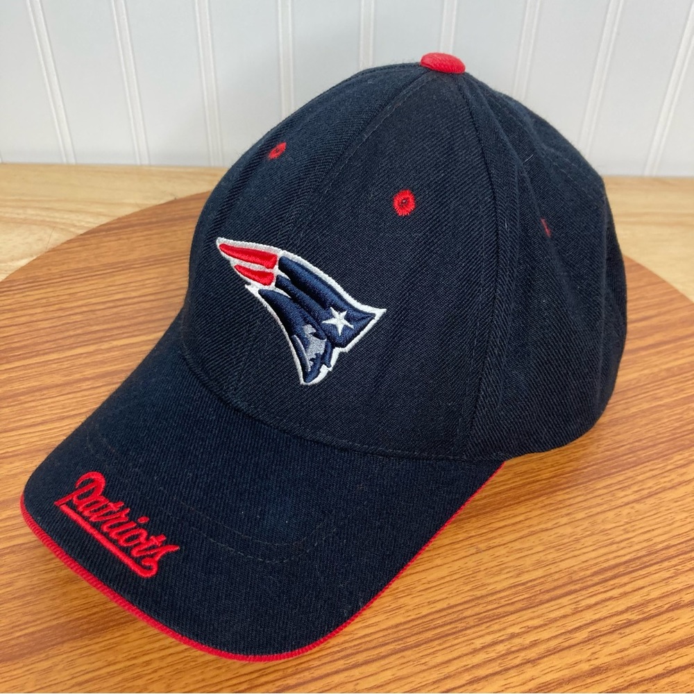 NE Patriots Black embroidered baseball hat cap spell outs Unisex One Size EUC